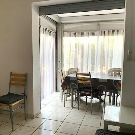 T2 En Pinede Avec Parking, Veranda Et Terrasse, A 900m De La Plage, Ideal Pour 4 Personnes - Fr-1-607-41 アパート *
